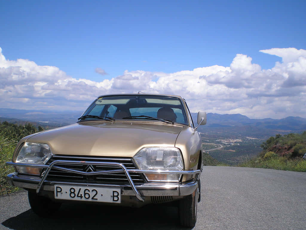 Vintage Citroen G S Op Bergweg Achtergrond