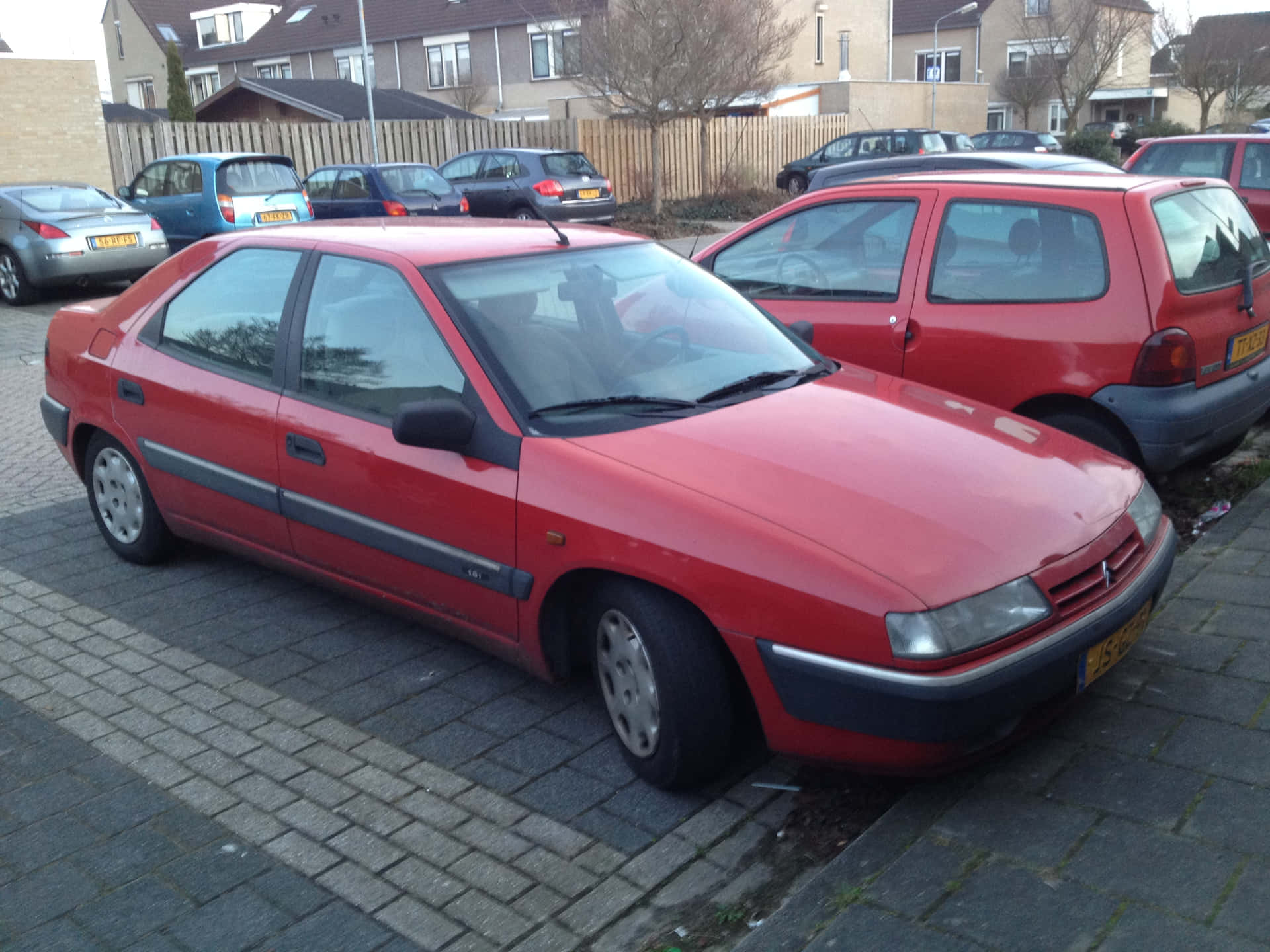 Vintage Citroen Xantia In Forest Landscape Wallpaper