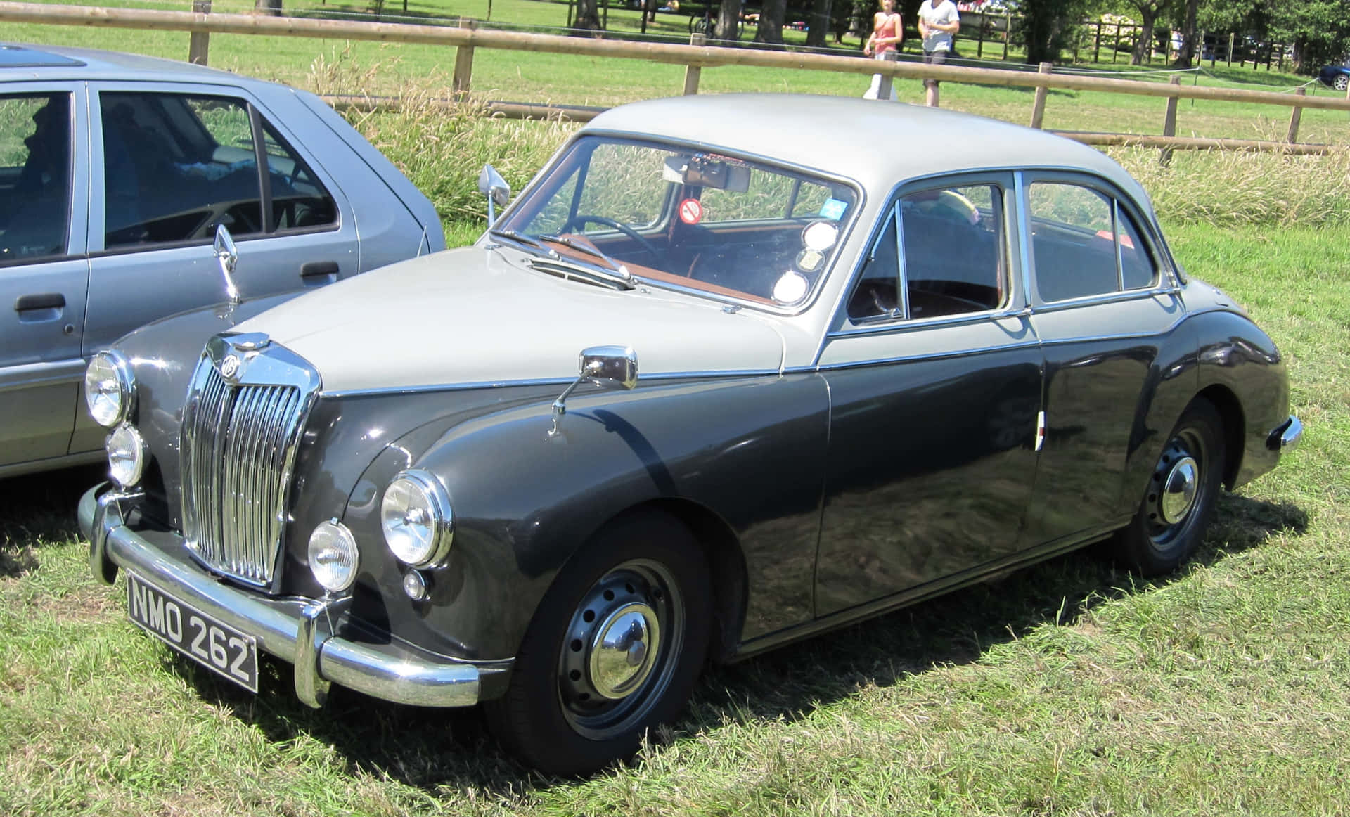 Vintage Eleganse - Klassisk Mg Magnette Bil Bakgrunnsbildet