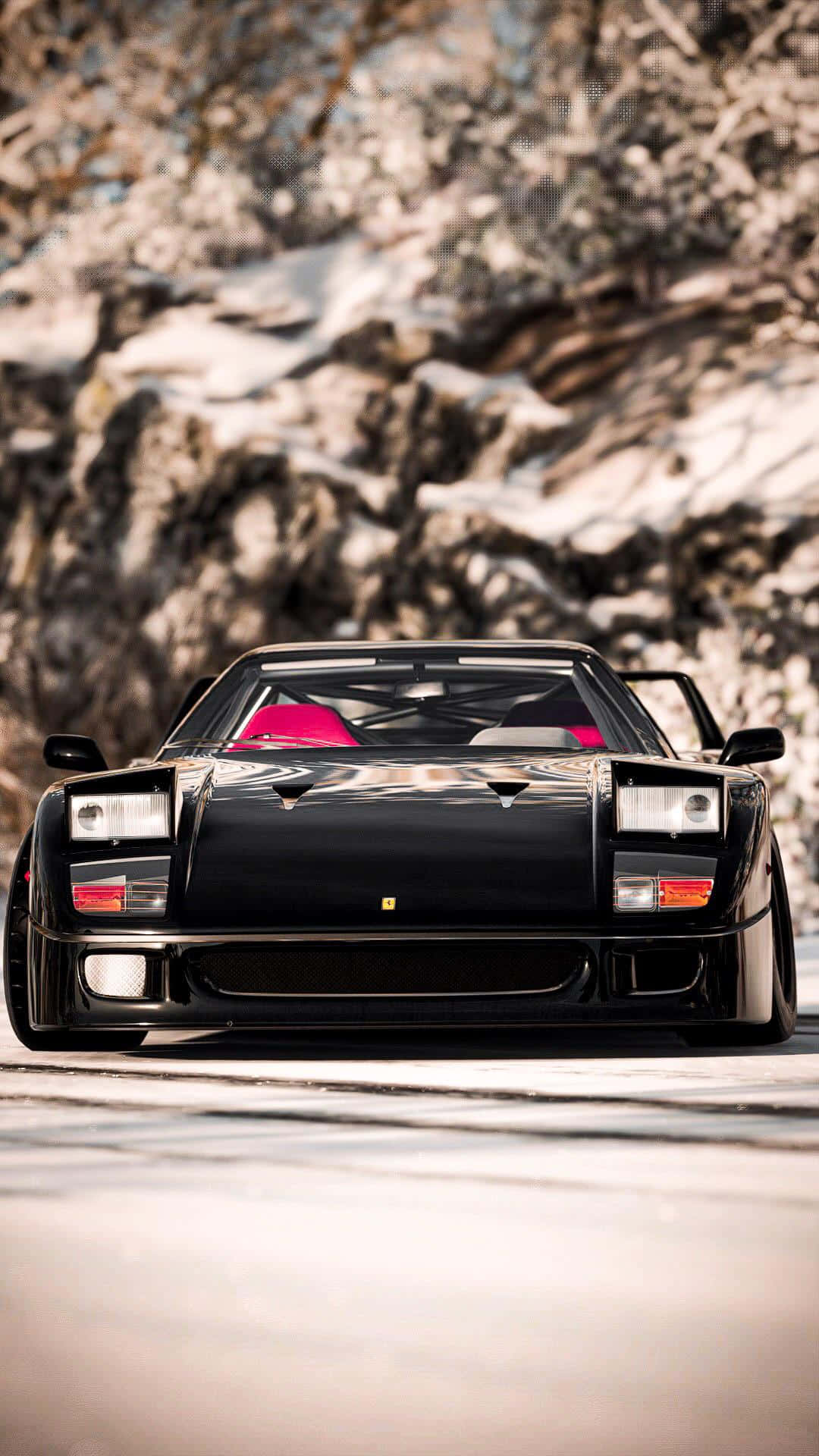 Ikonisk vintage Ferrari et af de mest maleriske italienske sportsbiler krydser Rivieraen i Italien. Wallpaper
