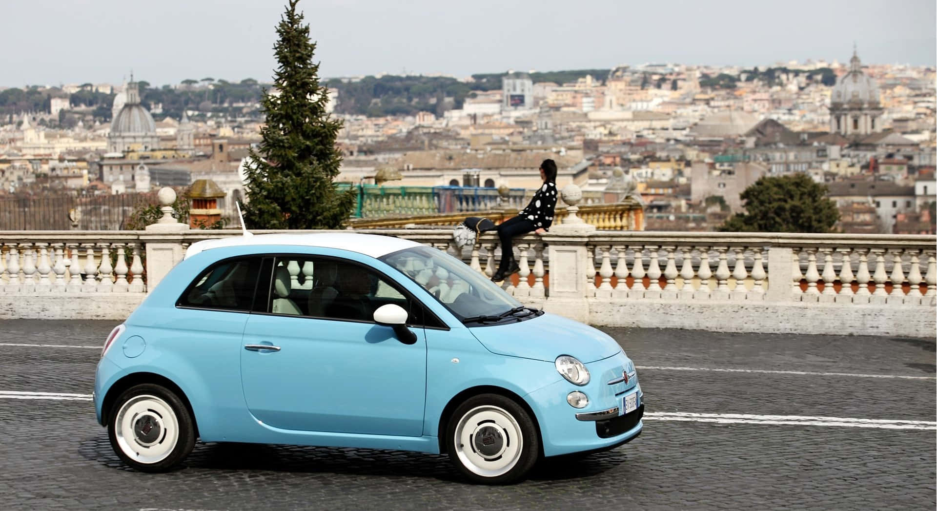 Vintage Fiat Cinquecento In A Scenic Town Wallpaper