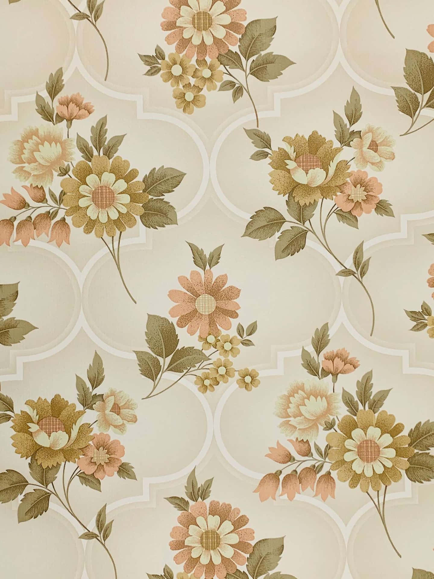 A Wallpaper With Flowers And Leaves On It