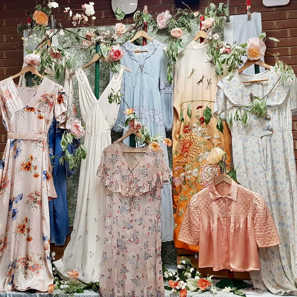 Vintage Floral Dresses Display Wallpaper