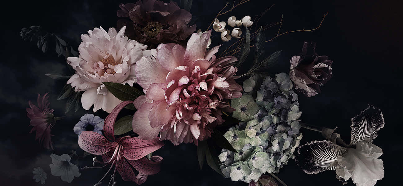 Unaencantadora Variedad De Flores Vintage. Fondo de pantalla