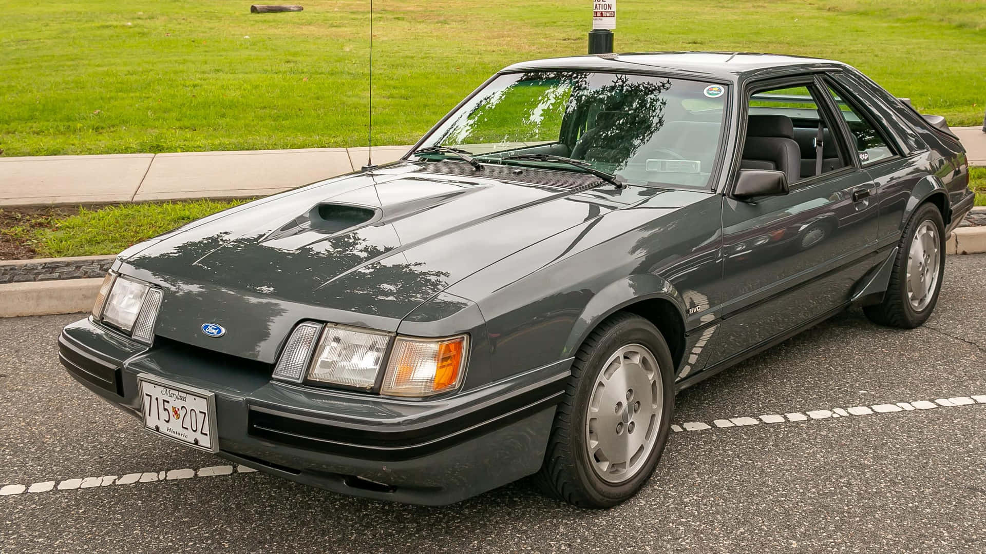 Vintage Ford Mustang S V O Geparkeerd Achtergrond