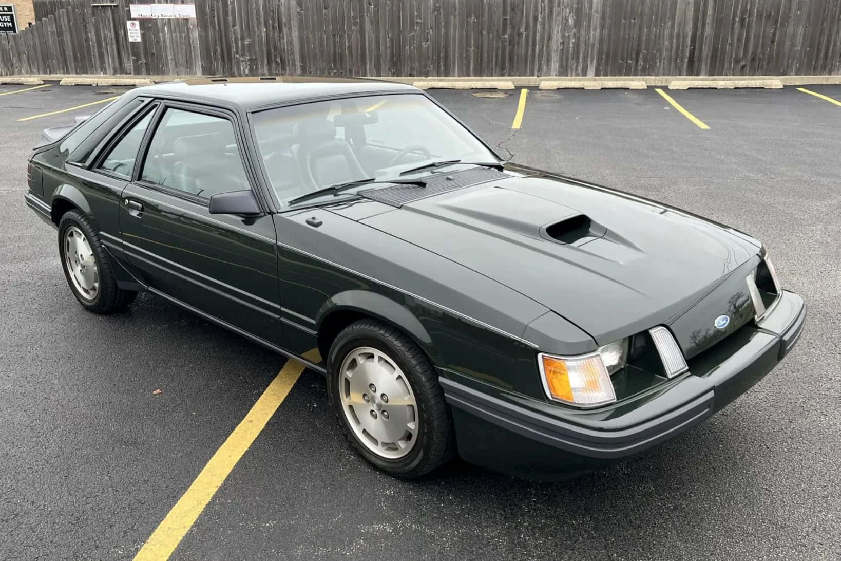 Vintage Ford Mustang S V O Geparkeerd Achtergrond