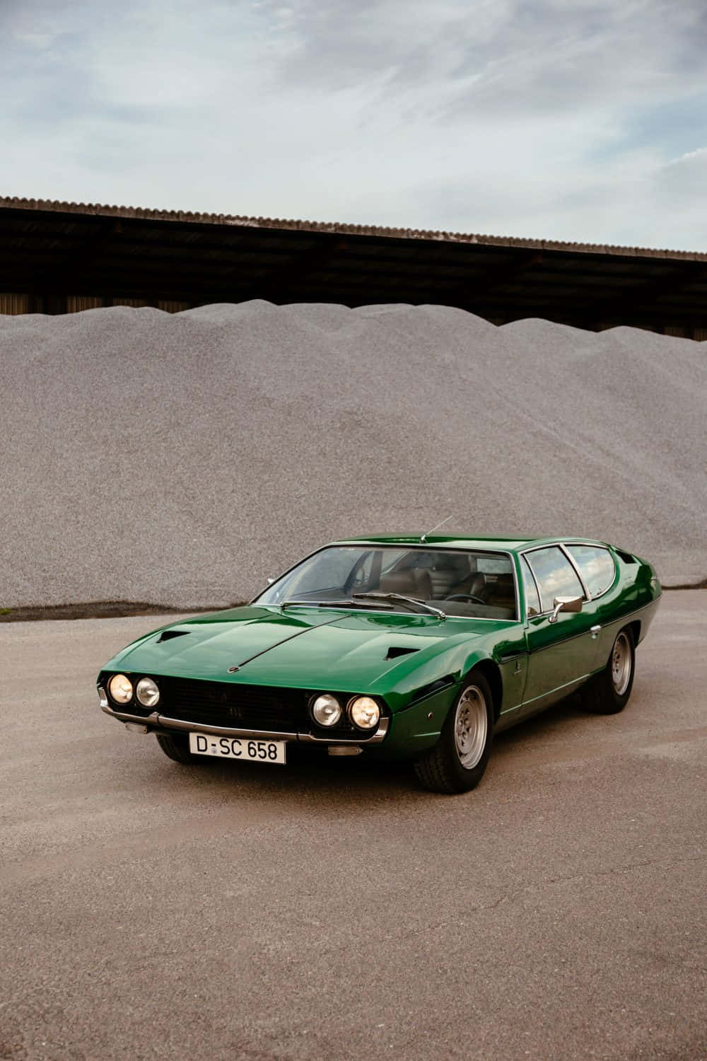 Vintage Groene Lamborghini Islero Geparkeerd Achtergrond