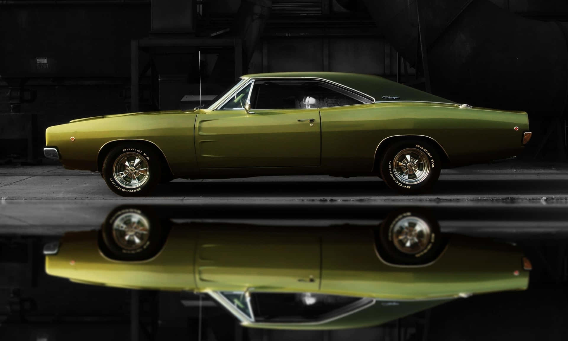 Refleksi Mobil Muscle Vintage Hijau Wallpaper