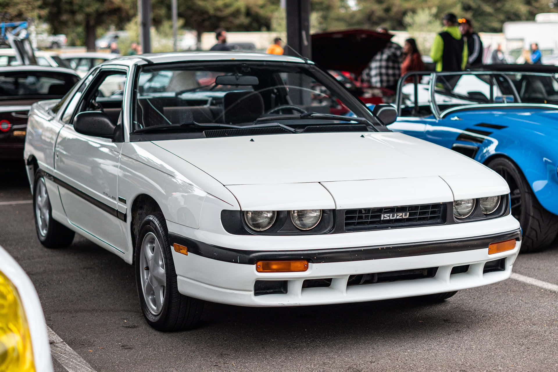 Vintage Isuzu Impulse Op Autoshow Achtergrond