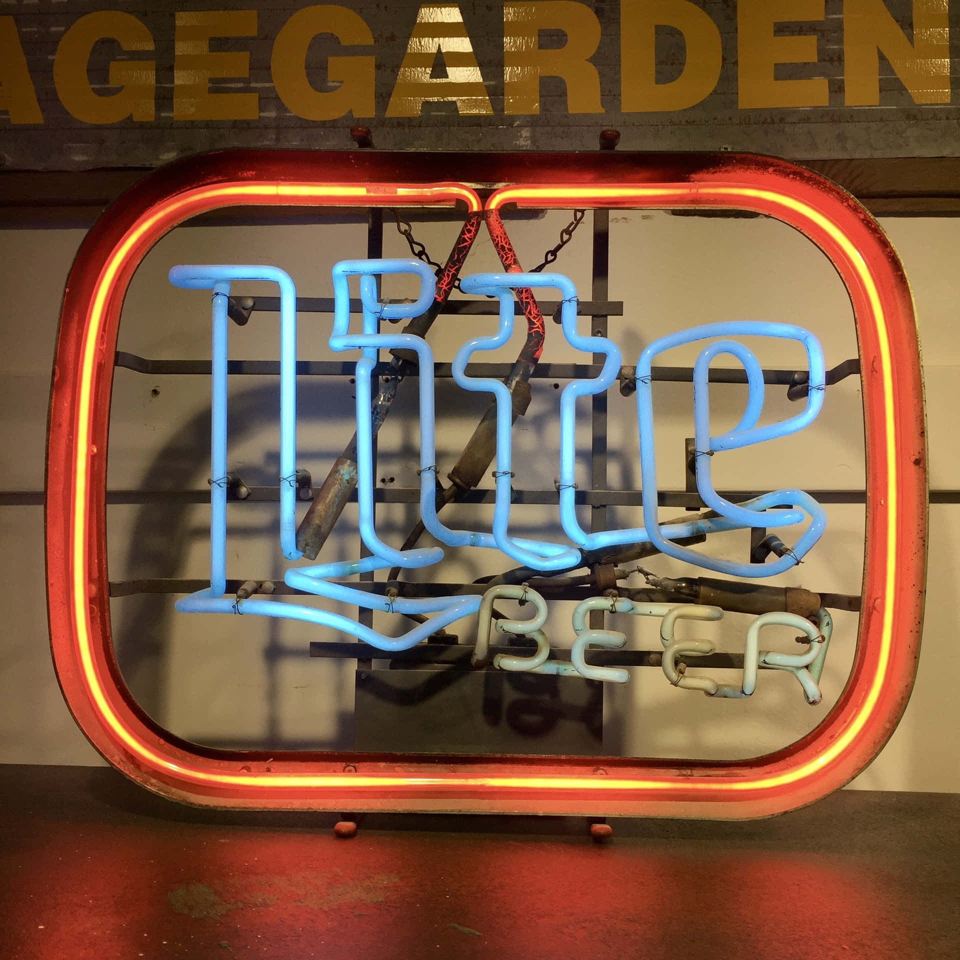 Vintage Lite Beer Neon Sign Wallpaper
