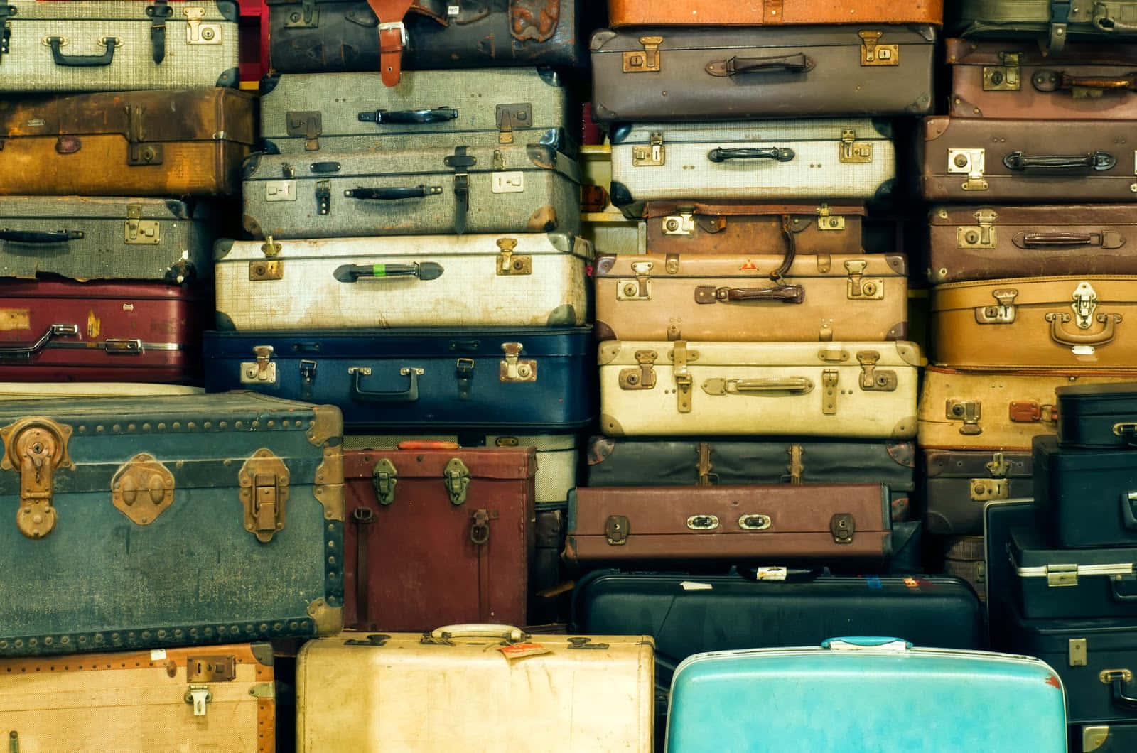 Vintage Luggage Collection Wallpaper
