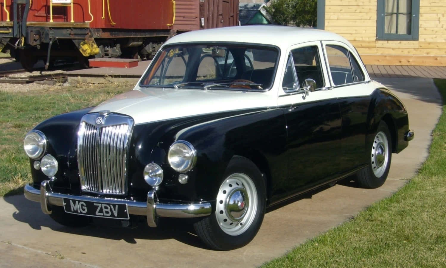 Vintage Mg Magnette Op Open Weg Achtergrond