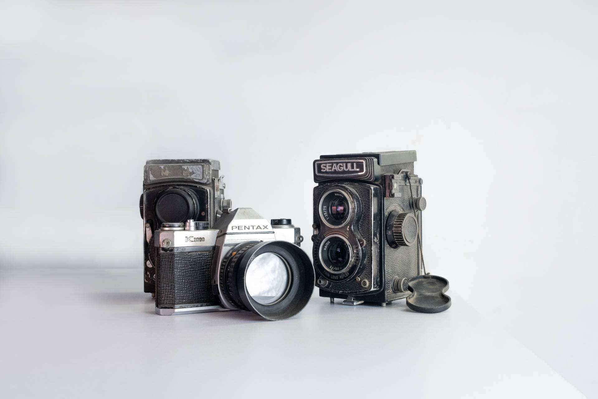 Vintage Minimalist Antique Cameras Wallpaper