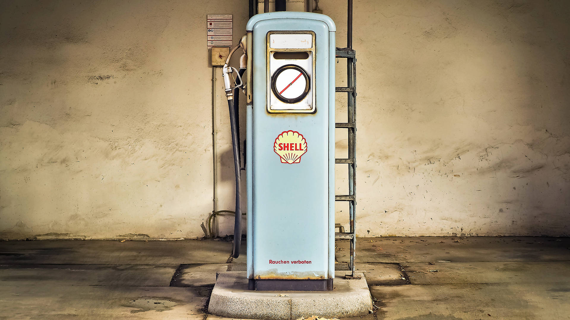 Vintage Minimalist Gas Station Wallpaper