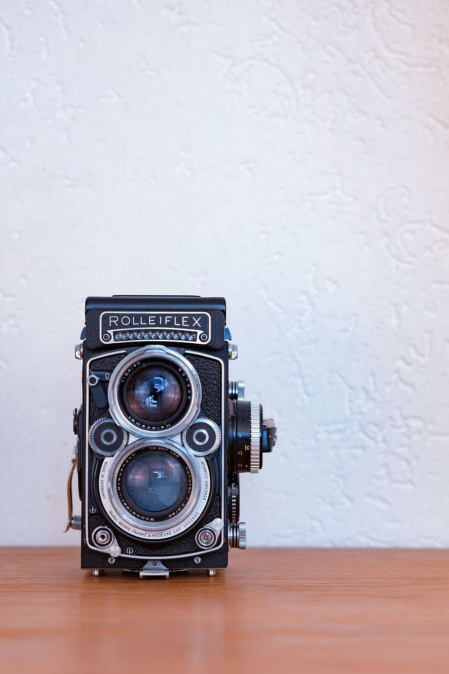 Vintage Minimalist Rolleiflex Camera Wallpaper