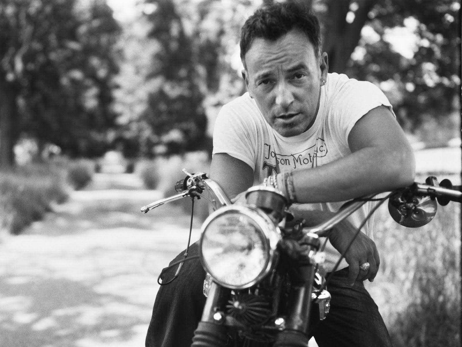 Motociclettad'epoca Del Cantante Bruce Springsteen Sfondo