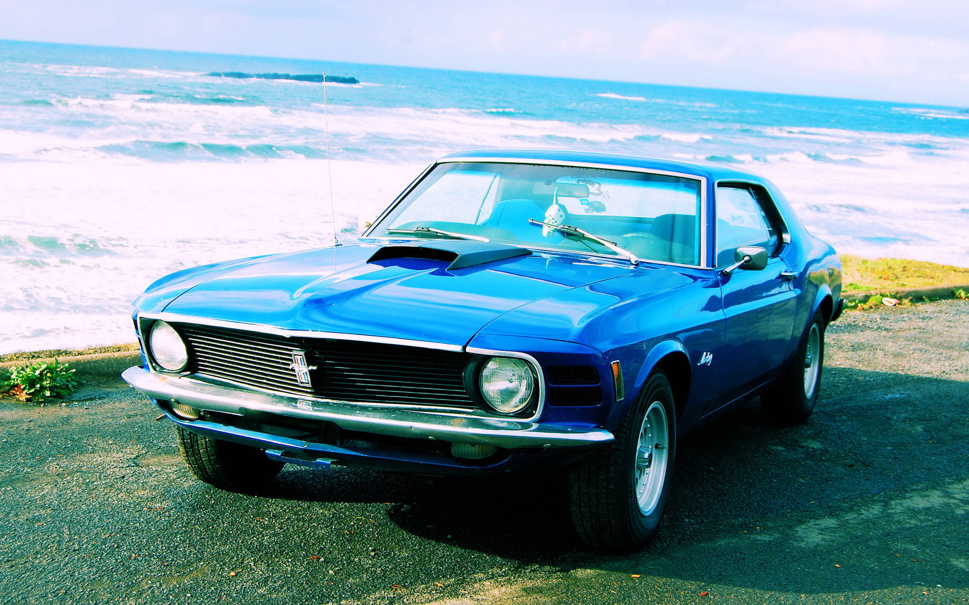 Mustang D'epoca Hd Sulla Spiaggia Sfondo