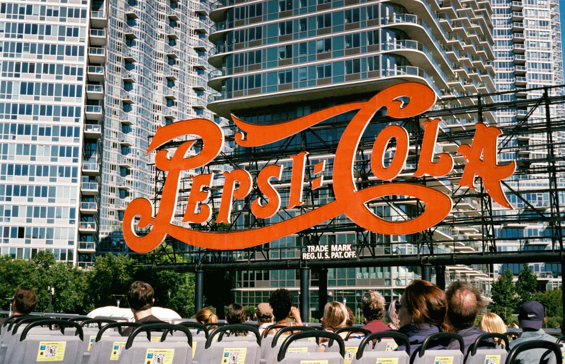 Panneau Vintage De Pepsi Cola En Arrière-plan Urbain Fond d'écran