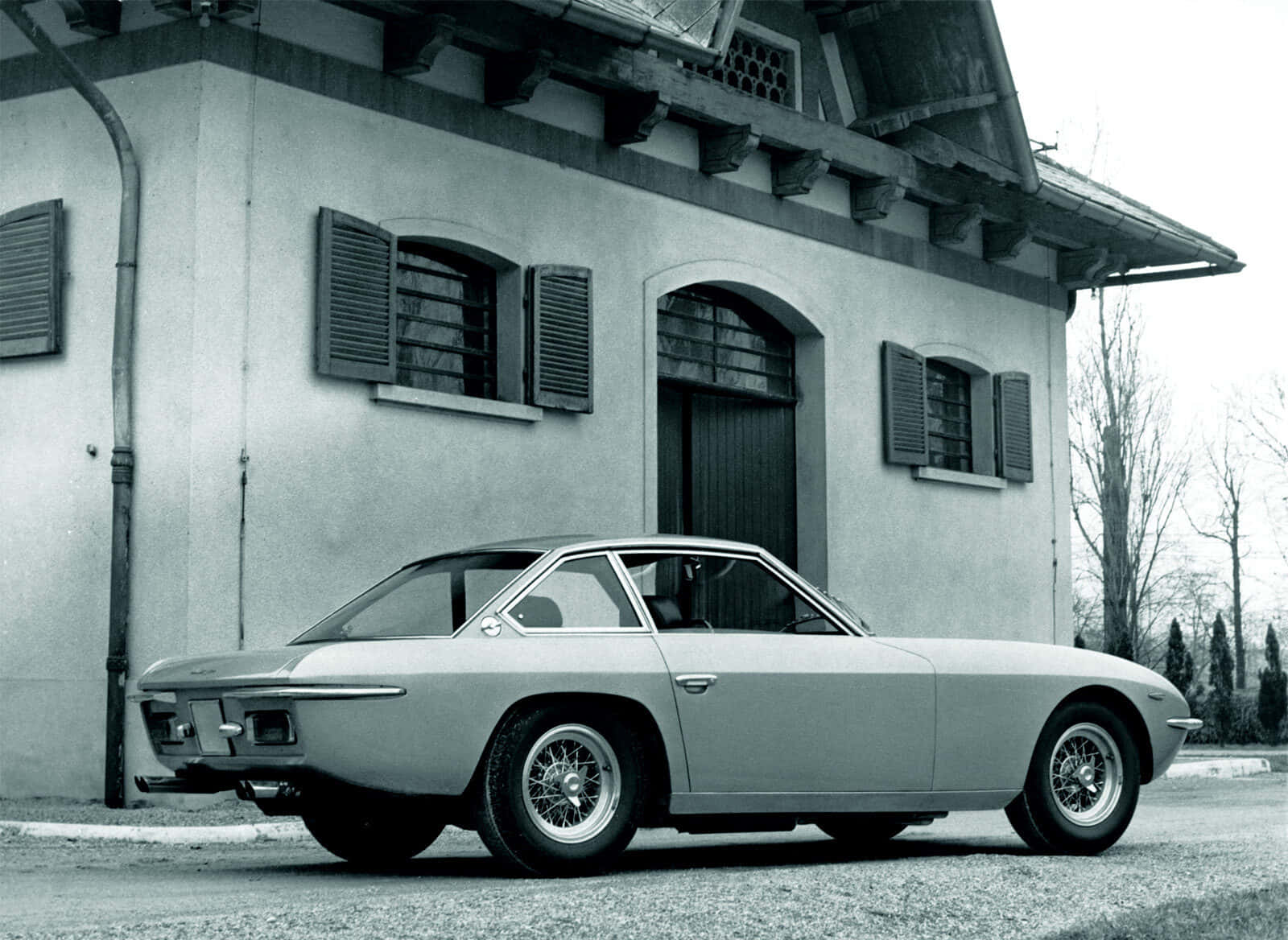 Vintage Perfection - Lamborghini Islero In Twilight Wallpaper