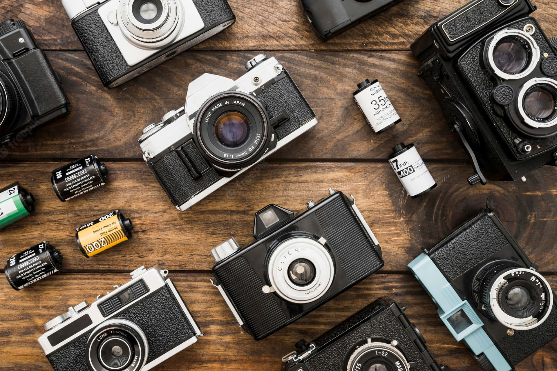 Sammlungvon Vintage-fotografie-kameras Auf Dem Tisch Wallpaper