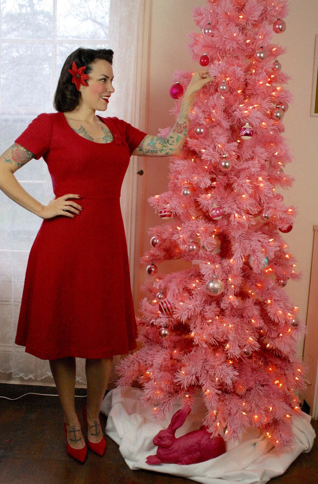 Vintage Pink Christmas Treeand Retro Style Woman Wallpaper