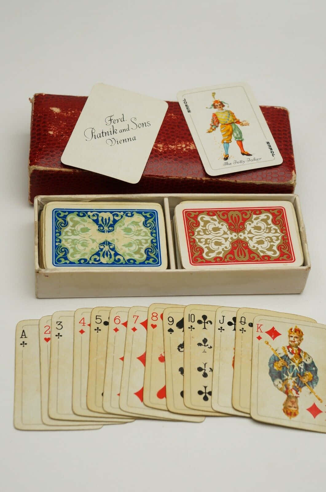 Vintage Playing Cardsand Box Wallpaper