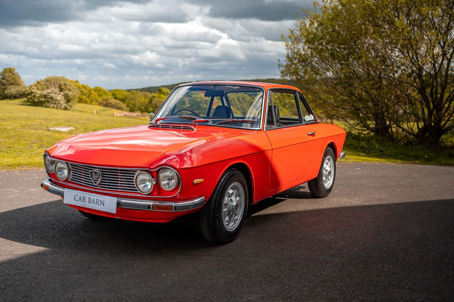 Vintage Rode Lancia Coupe Geparkeerd Buiten Achtergrond