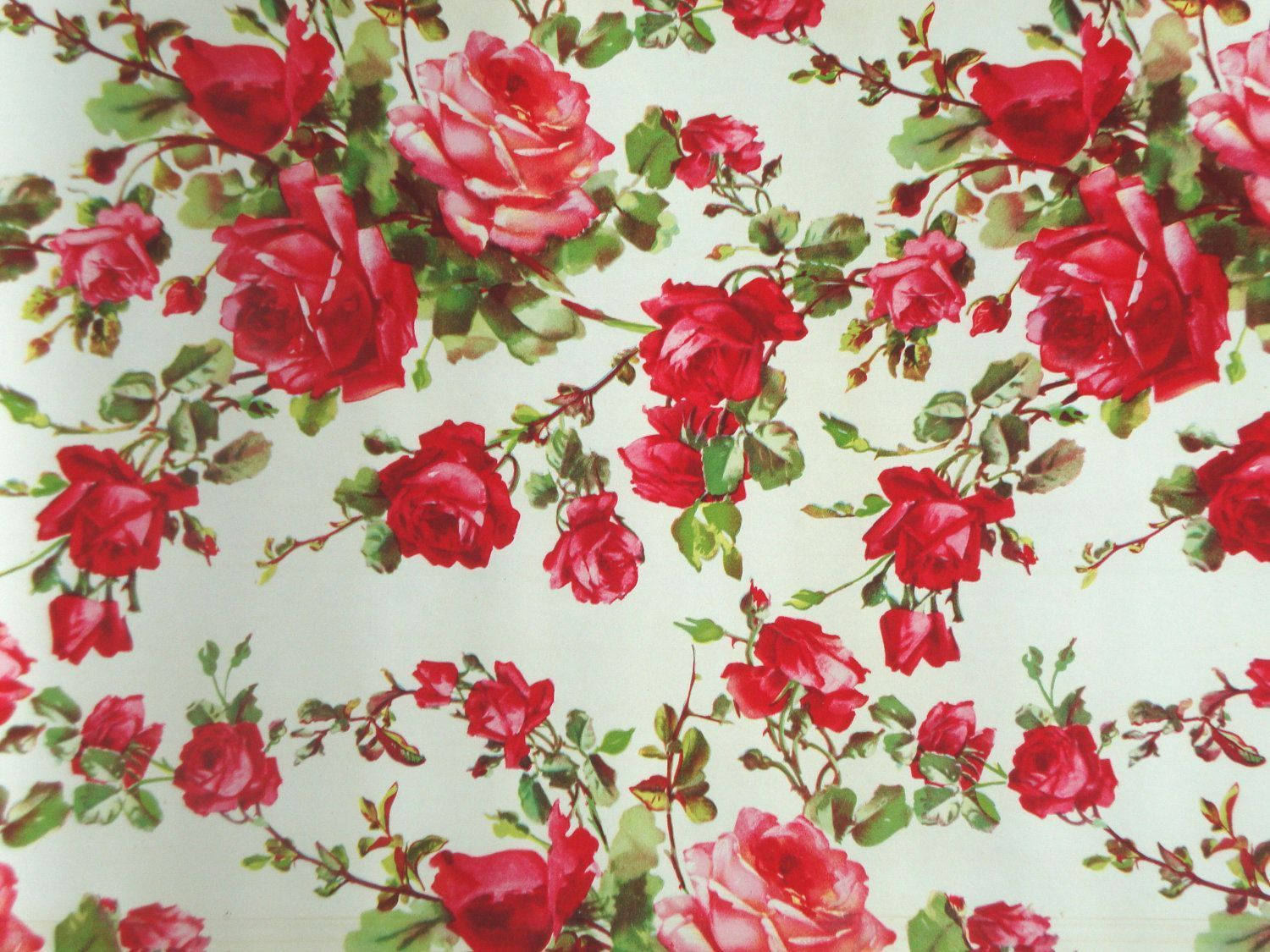 Vintage Red Roses Wallpaper