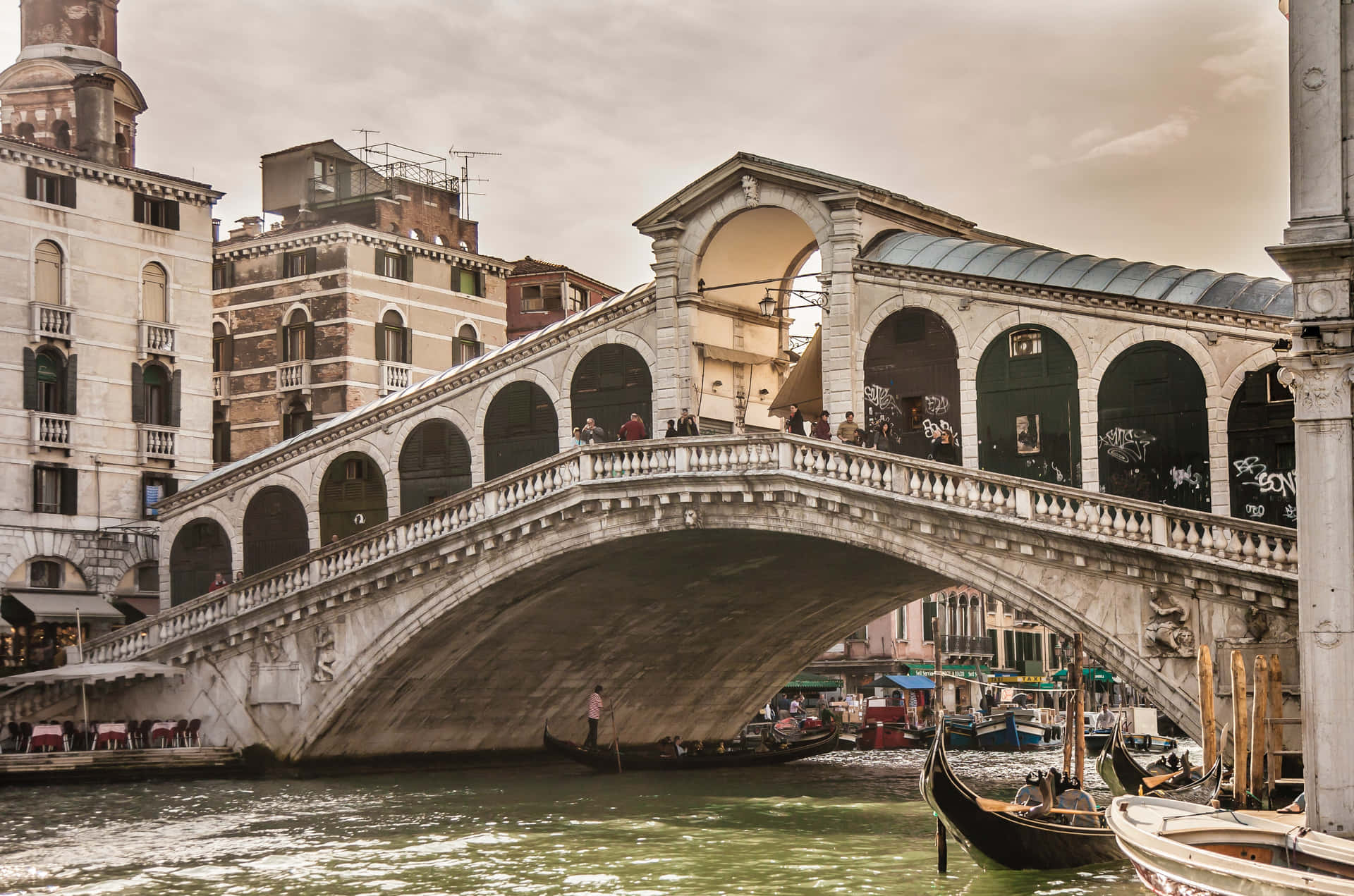 Vintagerialto Bridge In Venedig, Italien. Wallpaper