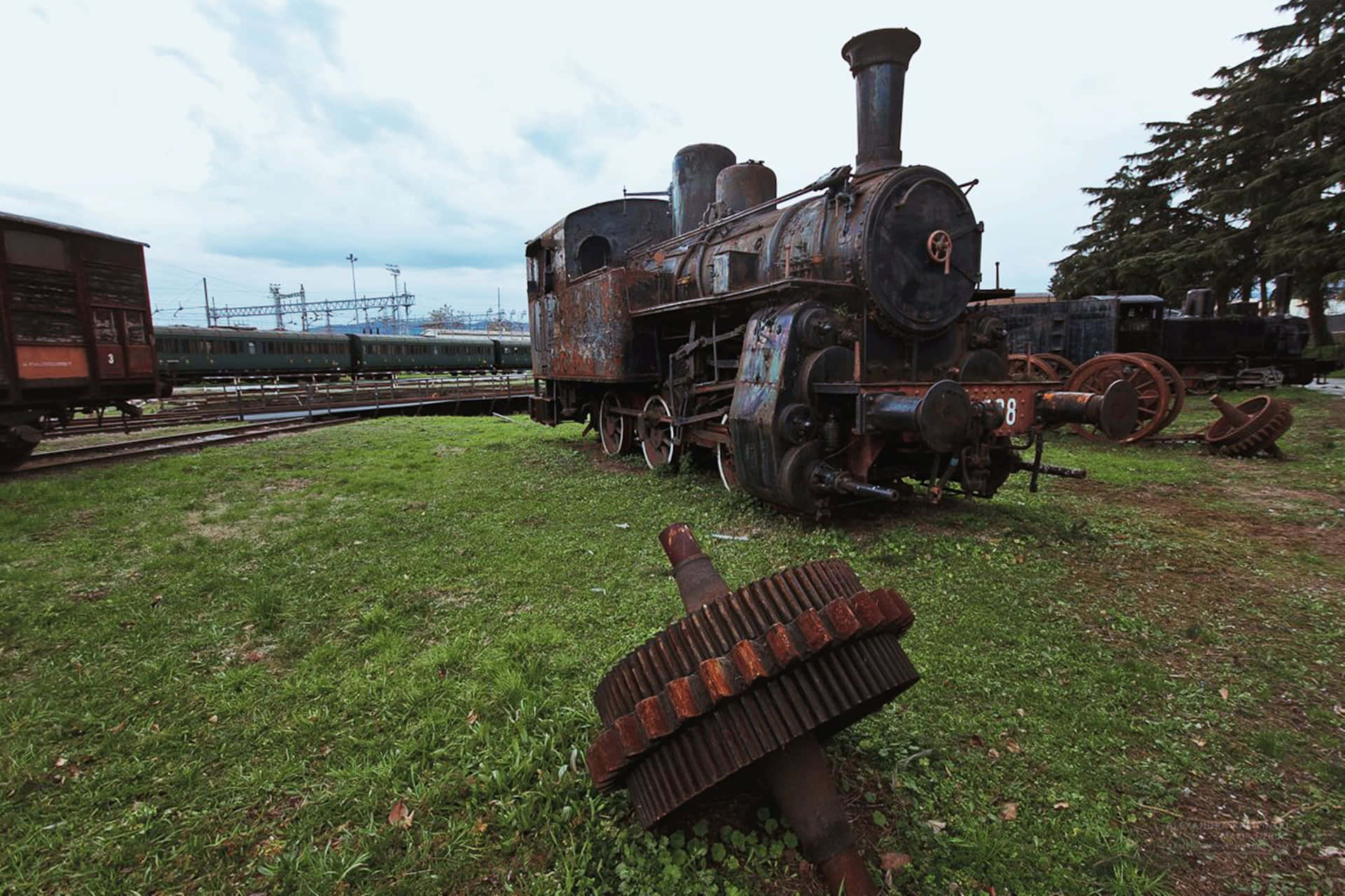 Locomotive À Vapeur Vintage Rouillée En Extérieur Fond d'écran