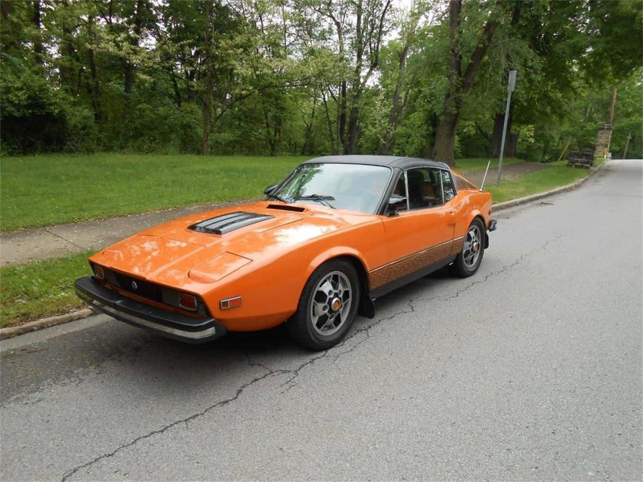 Vintage Saab Sonett Op Een Heldere Zonnige Dag Achtergrond