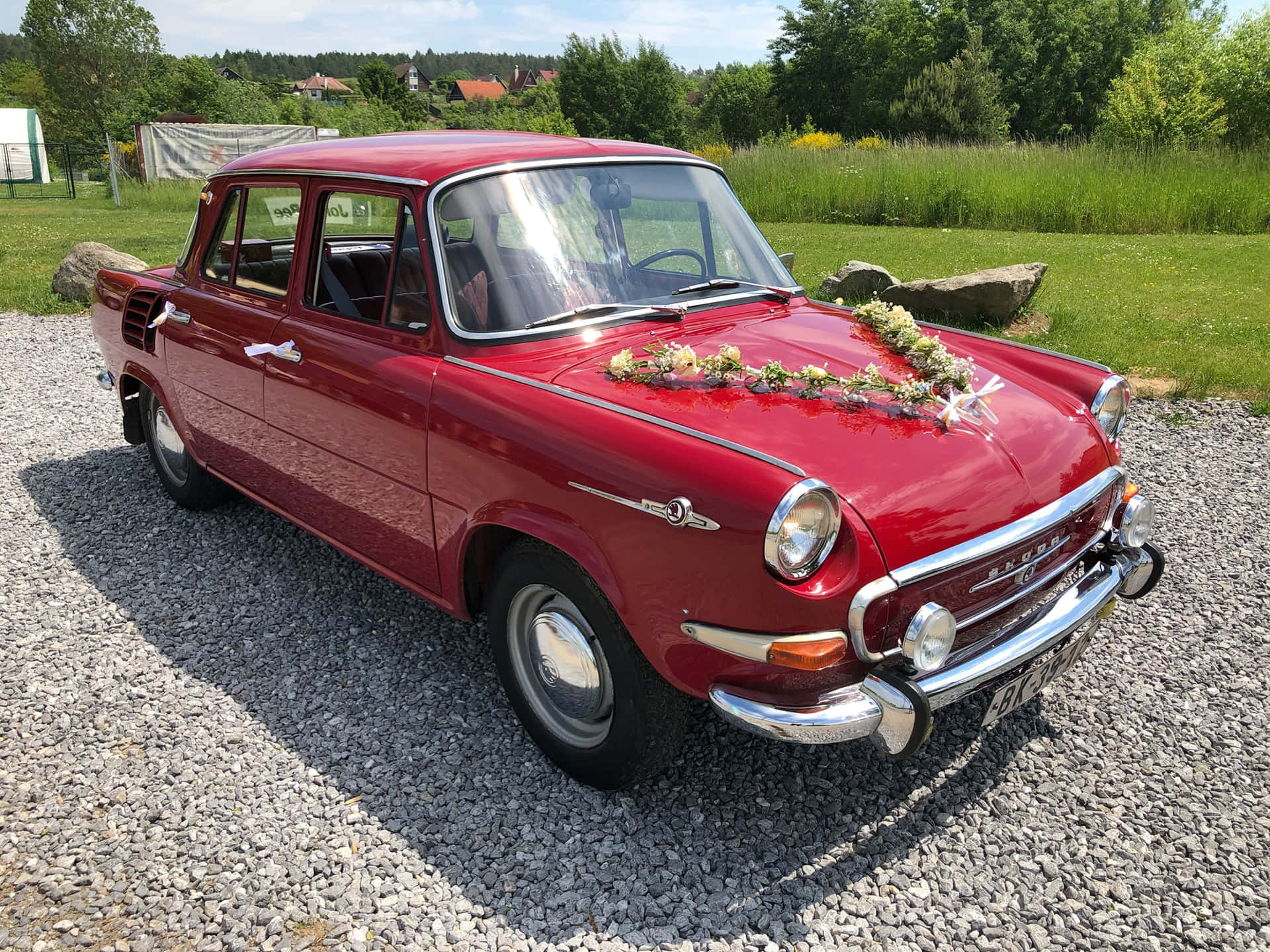 Vintage Skoda 1000 Mb Versierd Met Bloemen Achtergrond