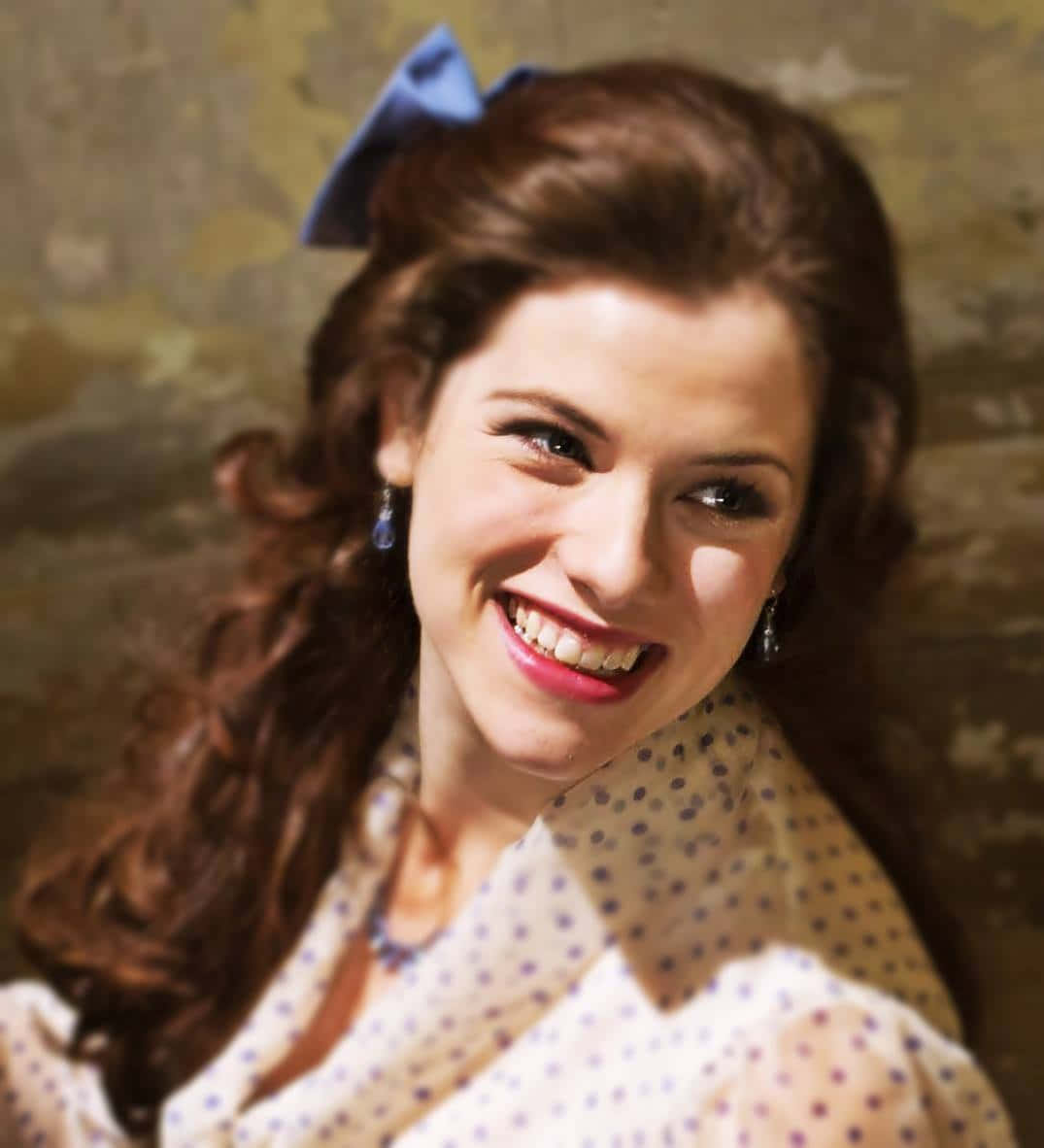 Vintage Smile Portrait Jessica De Gouw Wallpaper