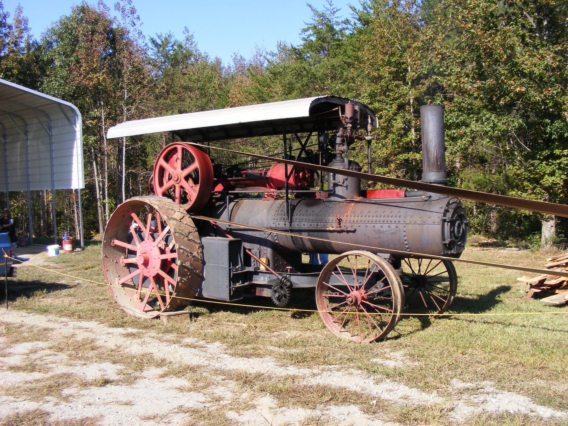 Vintage Steam Tractor On Display Wallpaper