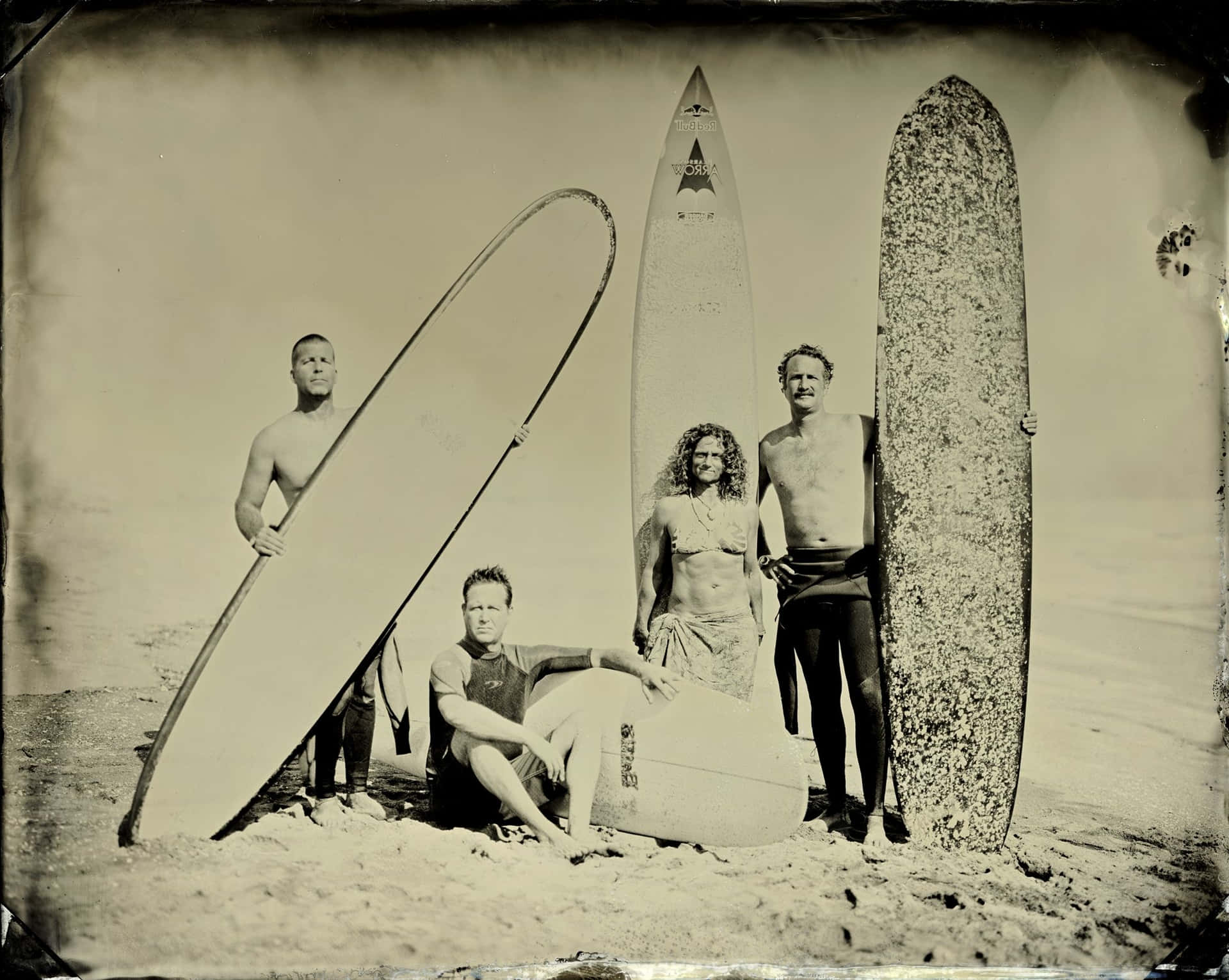 Excepcionalretrato De Grupo De Surfistas Vintage. Fondo de pantalla