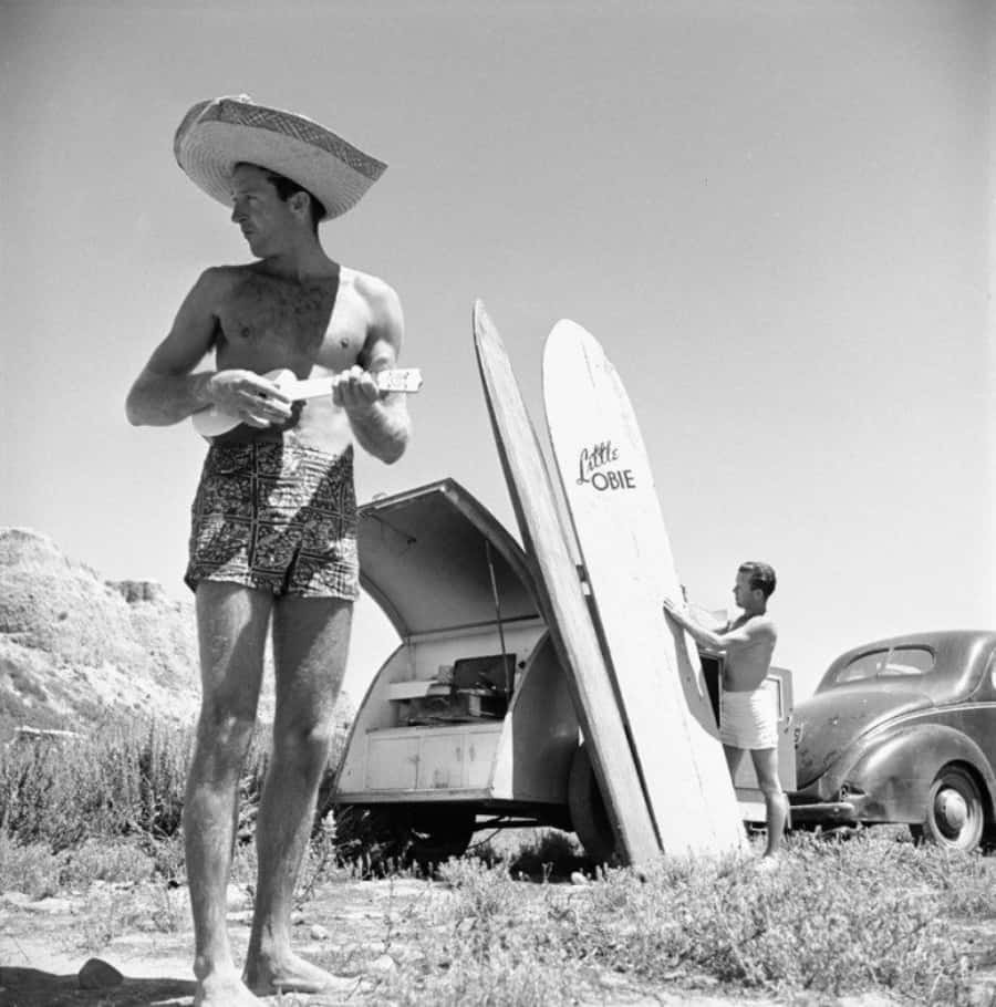 Grayscale Vintage Surf Portrait In San Onofre California Wallpaper