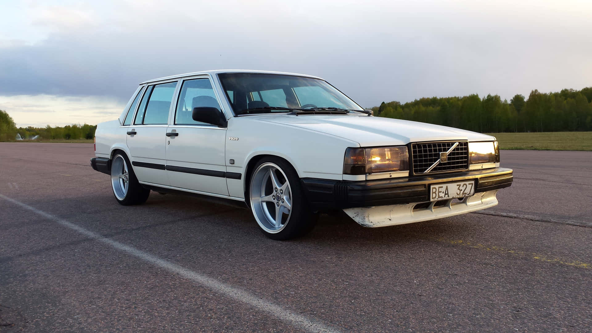 Vintage Volvo 740 In Its Full Glory Wallpaper