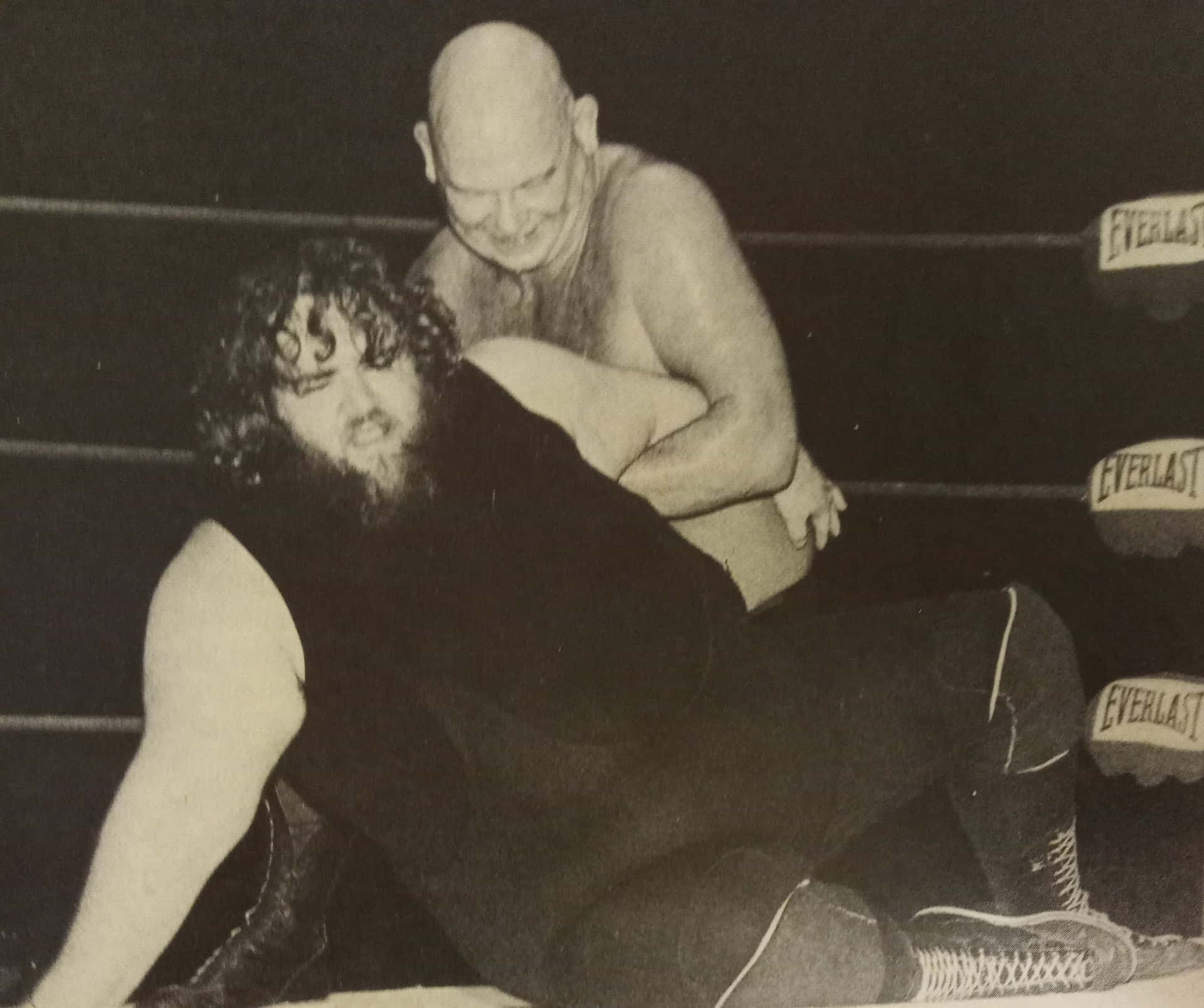 Vintage Wrestling Match Intensity Wallpaper