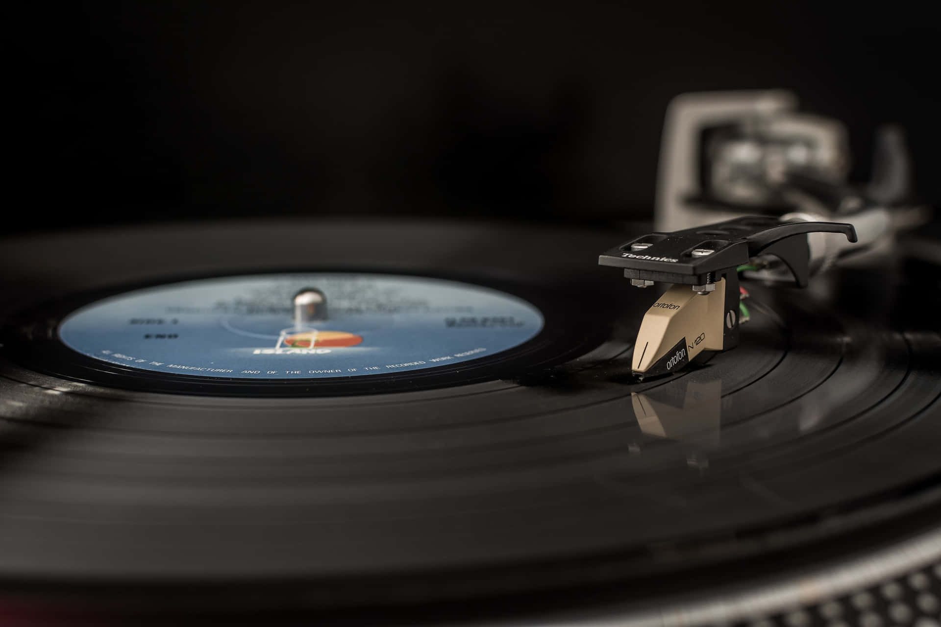 Discover Your Favorite Classic On Vinyl Now Wallpaper