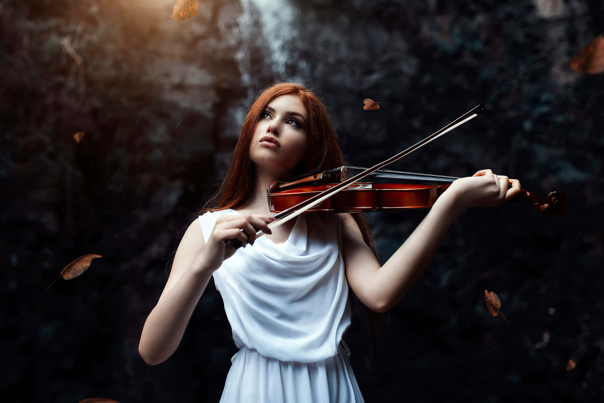 Cute Girl Playing Violin Picture