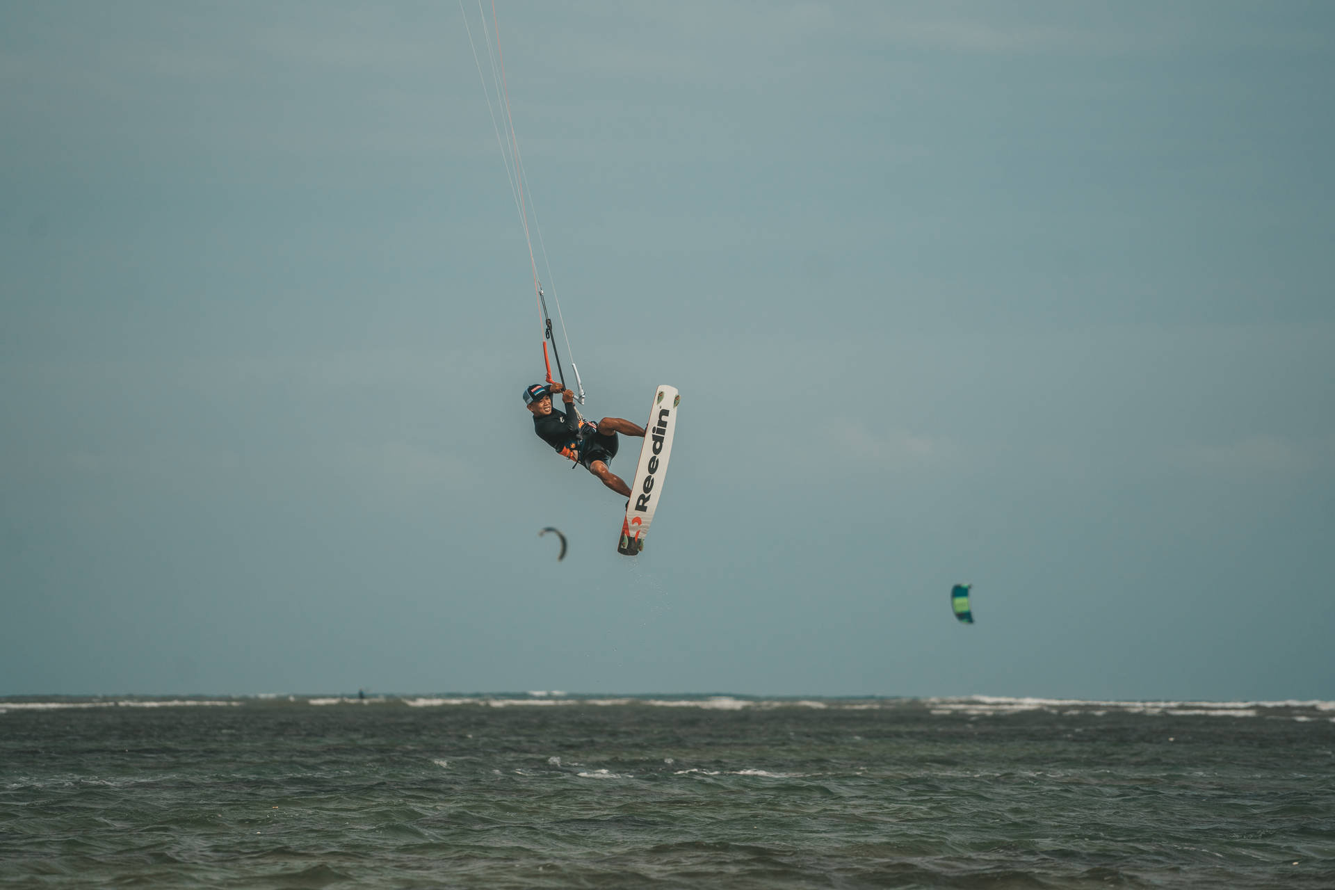 Vippet Windsurfing I Luften Wallpaper