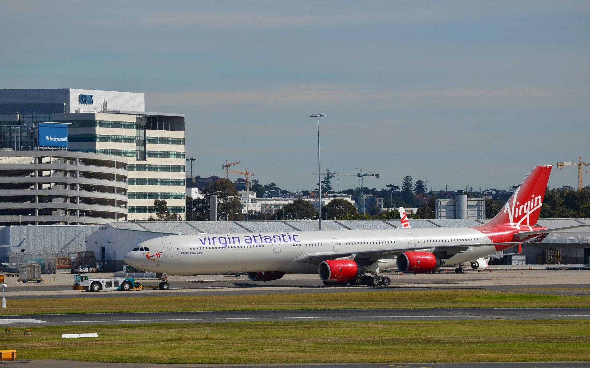 Virginatlantic Flugzeug Bereitet Sich Aufs Boarding Vor Wallpaper