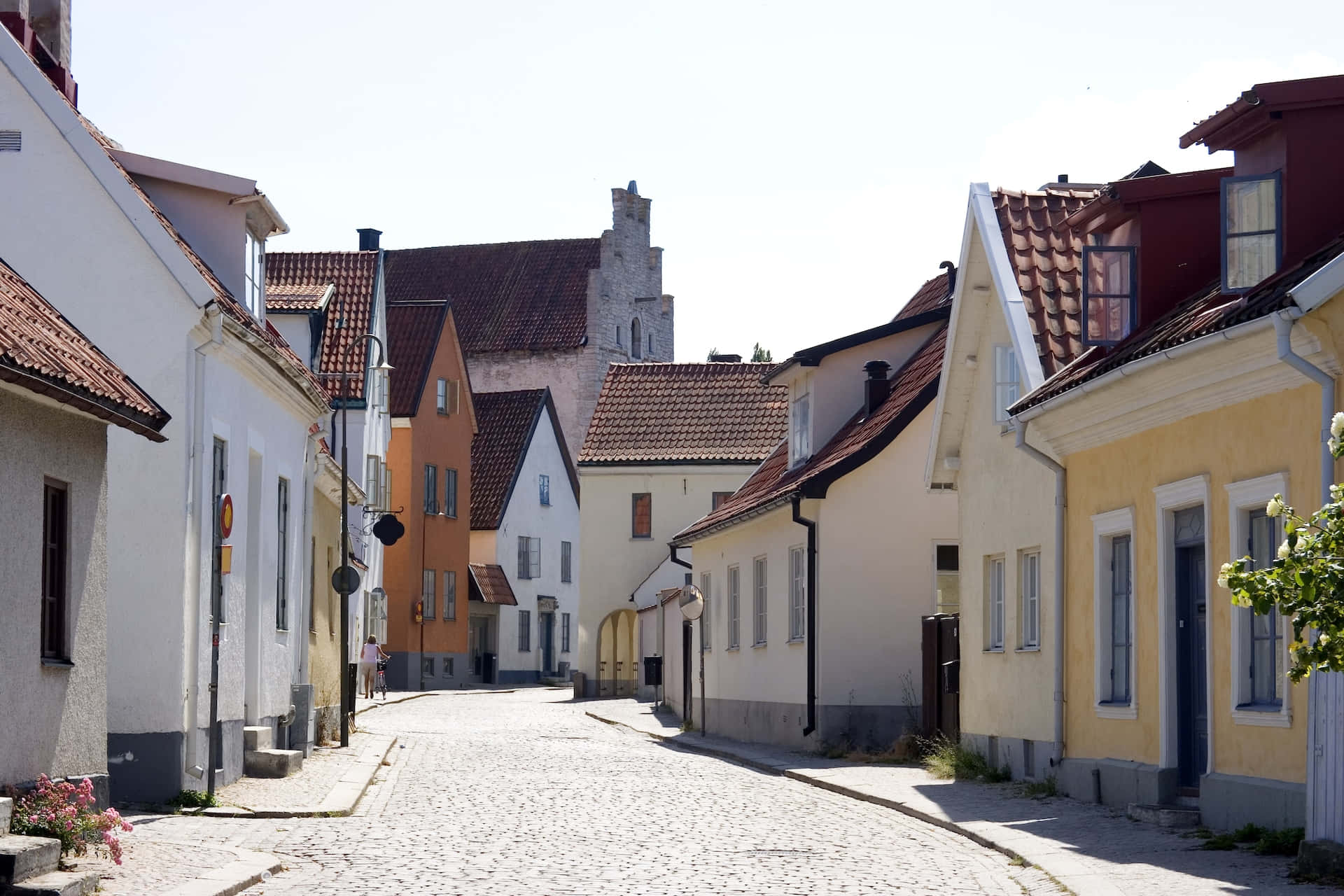 Visby Cobbled Streetand Historic Houses Wallpaper