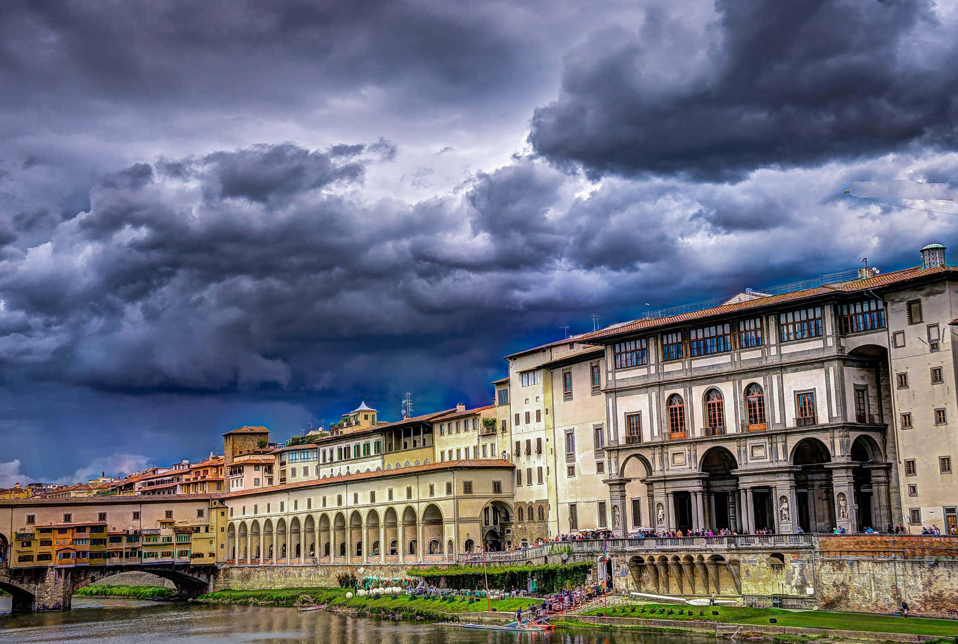 Besøg Florence Ponte Vecchio og nyd de brostensbelagte gader og puslespille agtige udsigter. Wallpaper