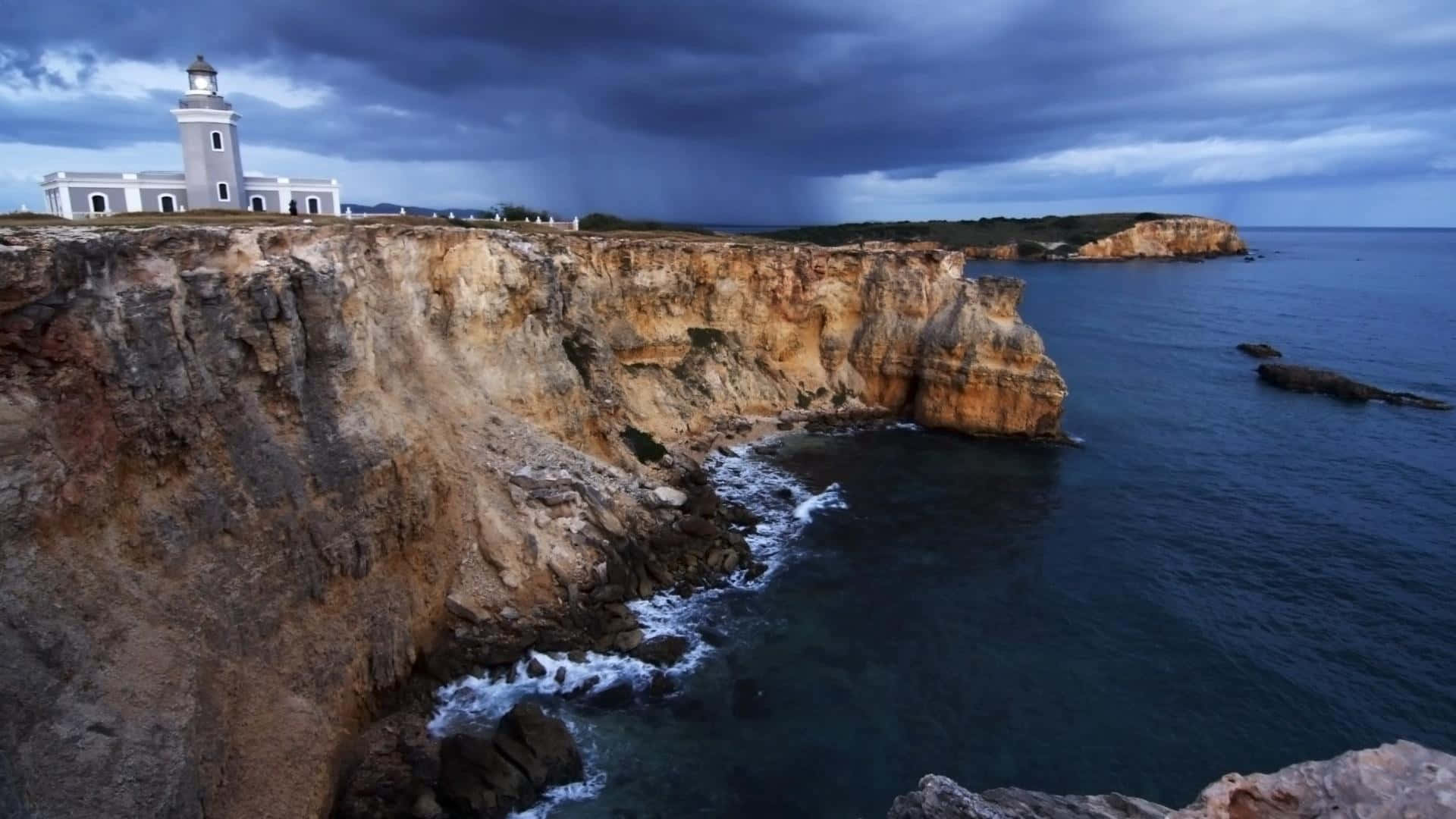 Vistapanoramica Della Costa Vecchia Di San Juan Con L'iconica Fortezza El Morro Sullo Sfondo.