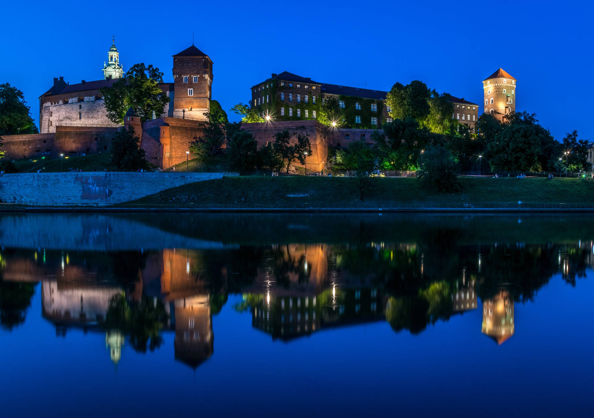 Vistula River In Krakow Poland At Night Wallpaper