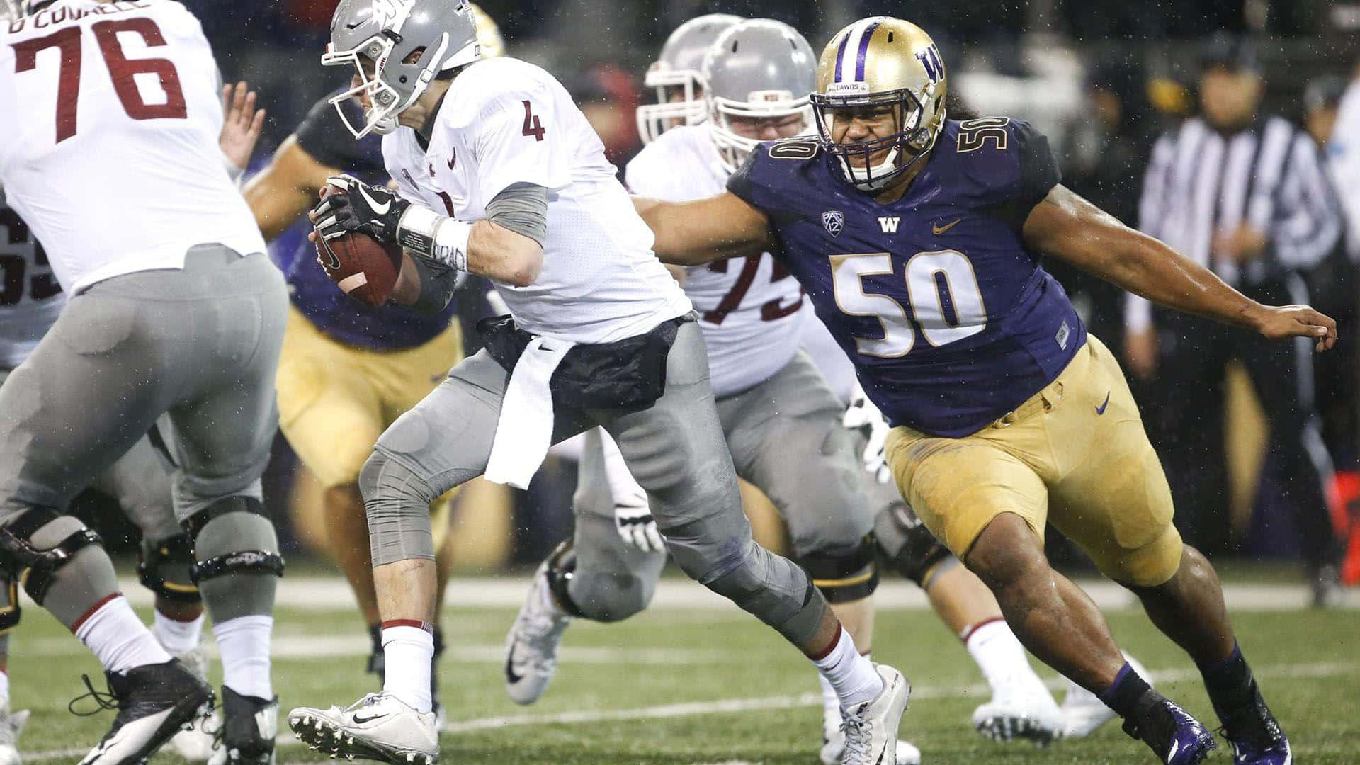 Vita Vea In Action During College Game Wallpaper