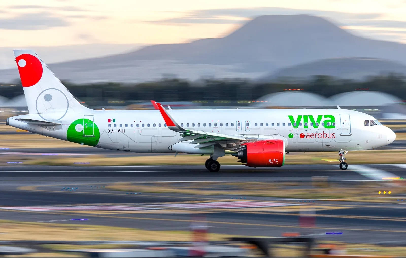 Viva Aerobus On Airport Blurred Effect Wallpaper