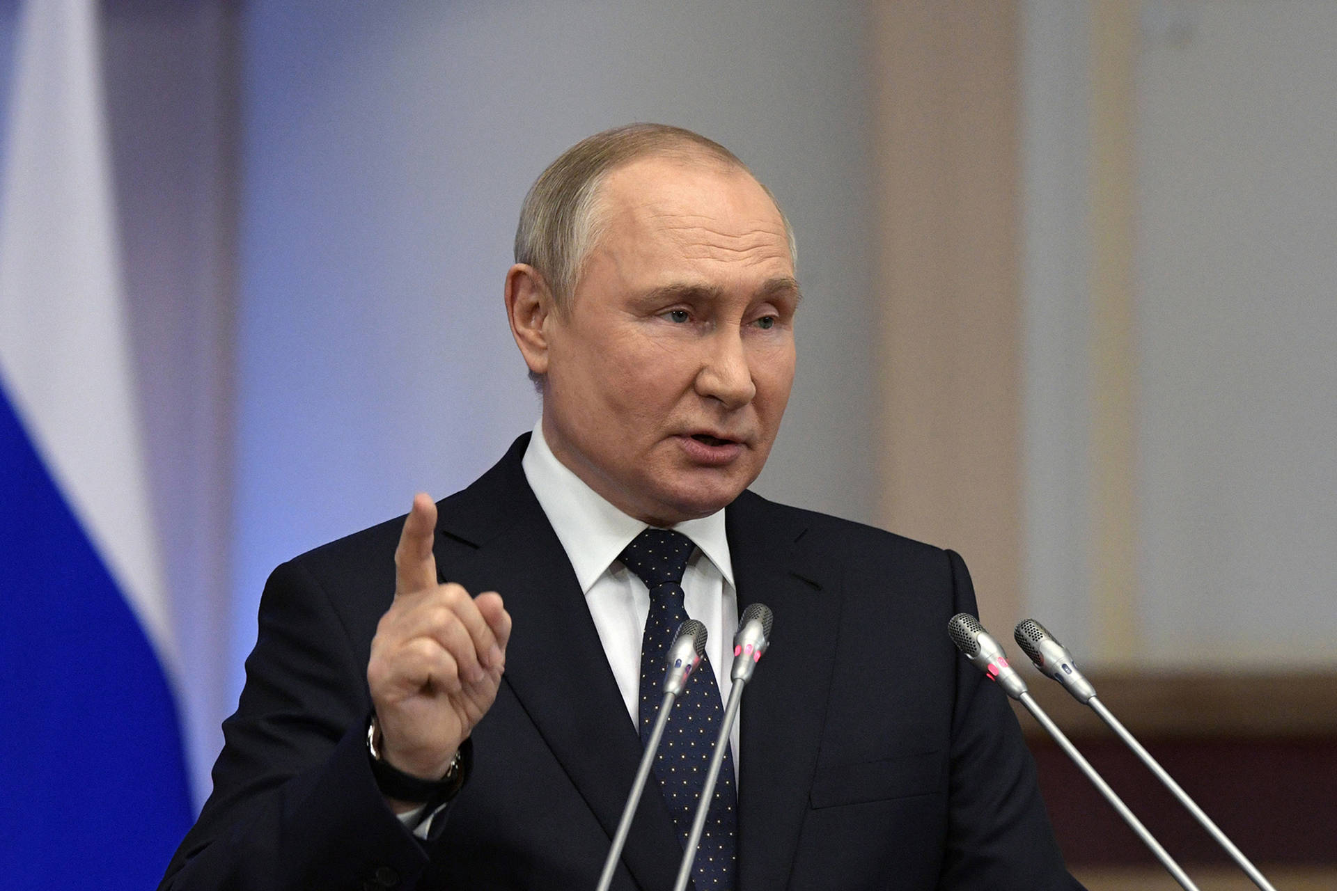 Vladimir Putin Pointing Index Finger Up Wallpaper