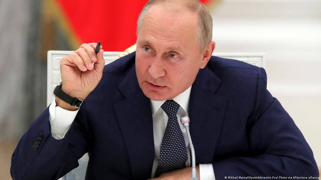 Vladimir Putin Pointing With Pen Wallpaper